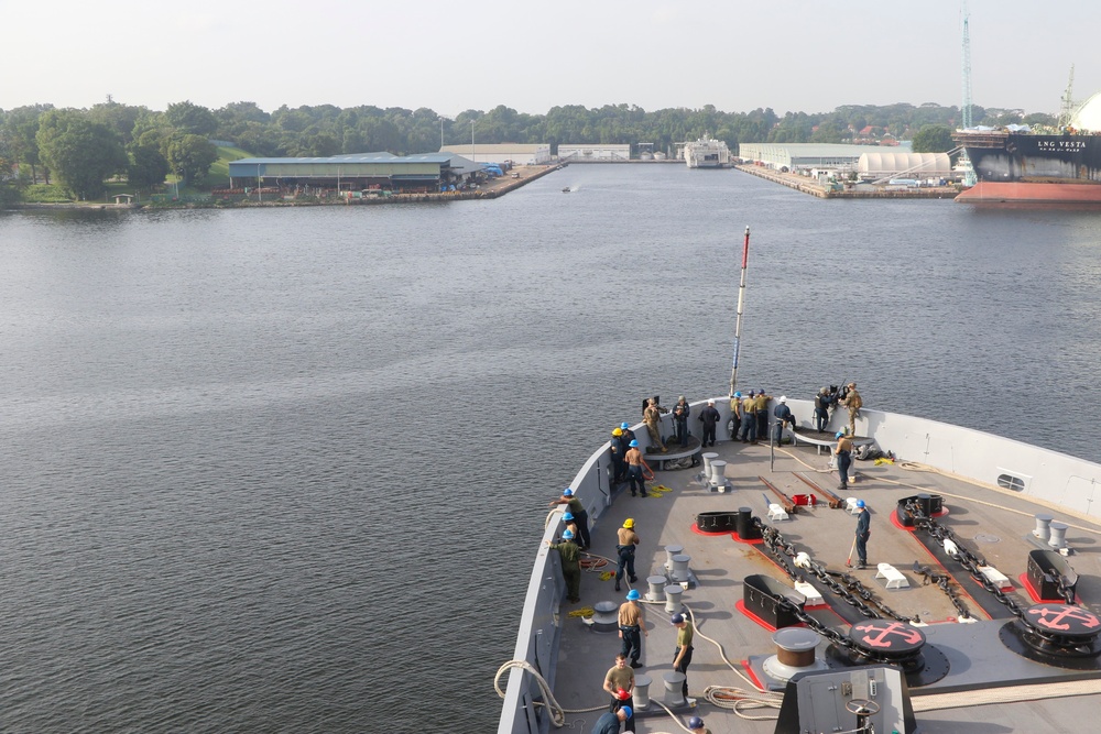 Anchorage Pulls into Singapore