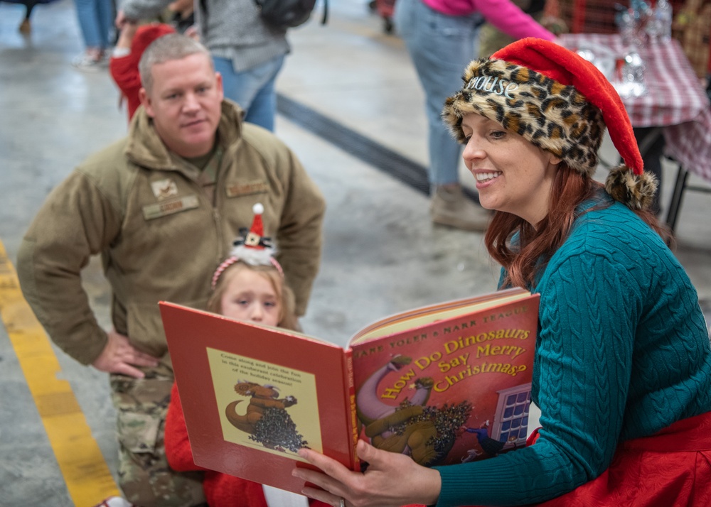 138th Fighter Wing Hosts a Children's Christmas Party