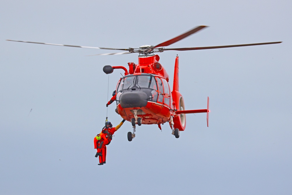 Air Station Detroit members train in water rescue