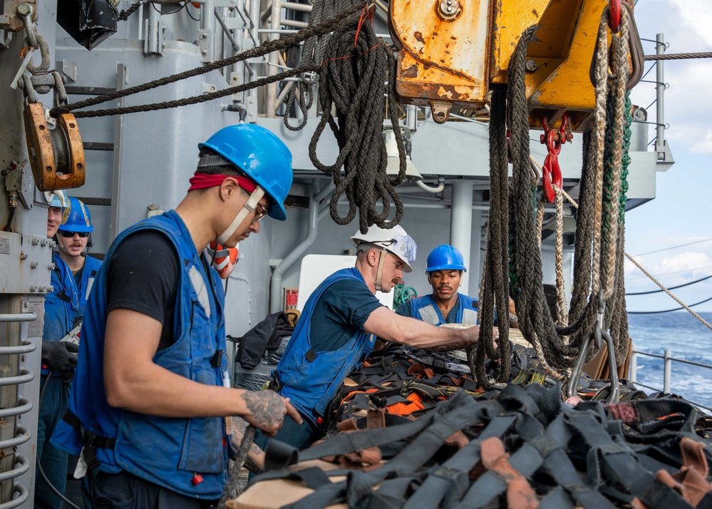 USS Leyte Gulf (CG 55) Completes Replenishment-at-Sea