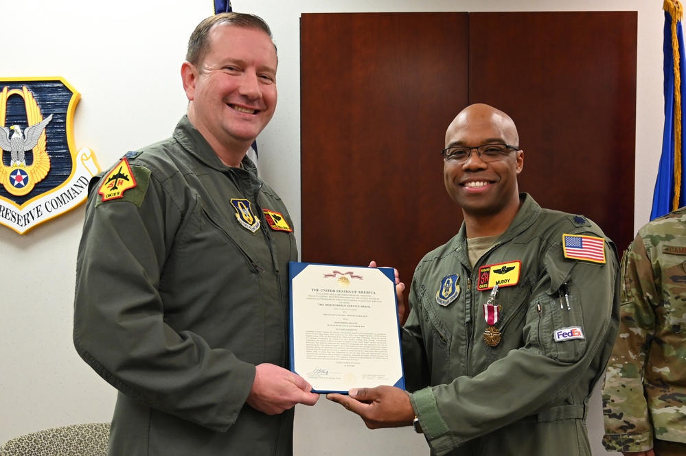 DVIDS - Images - Waters receives Meritorious Service Medal [Image 4 of 4]