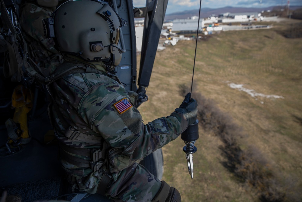 KFOR MEDEVAC team conducts hoist training