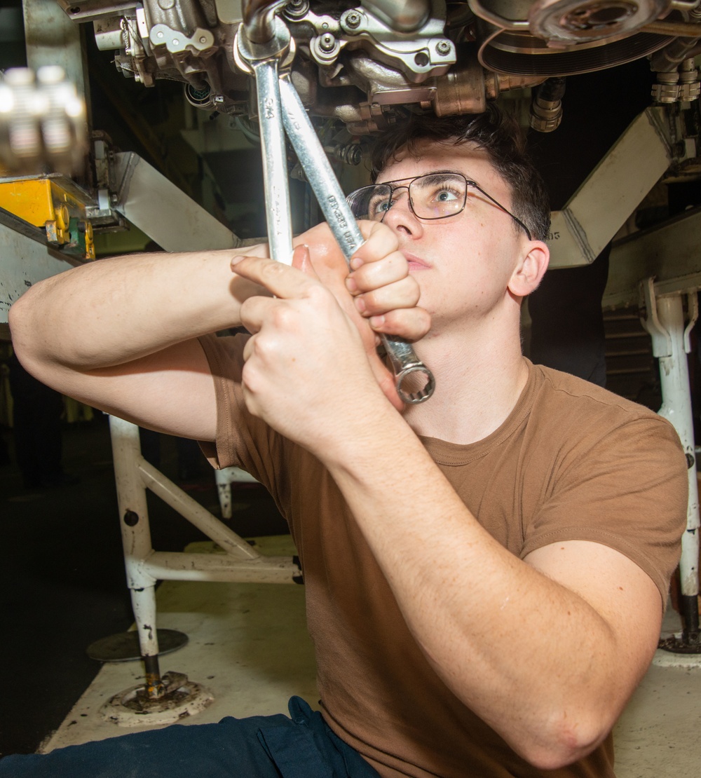 Sailor Removes Gain Drain Lines From Jet Engine