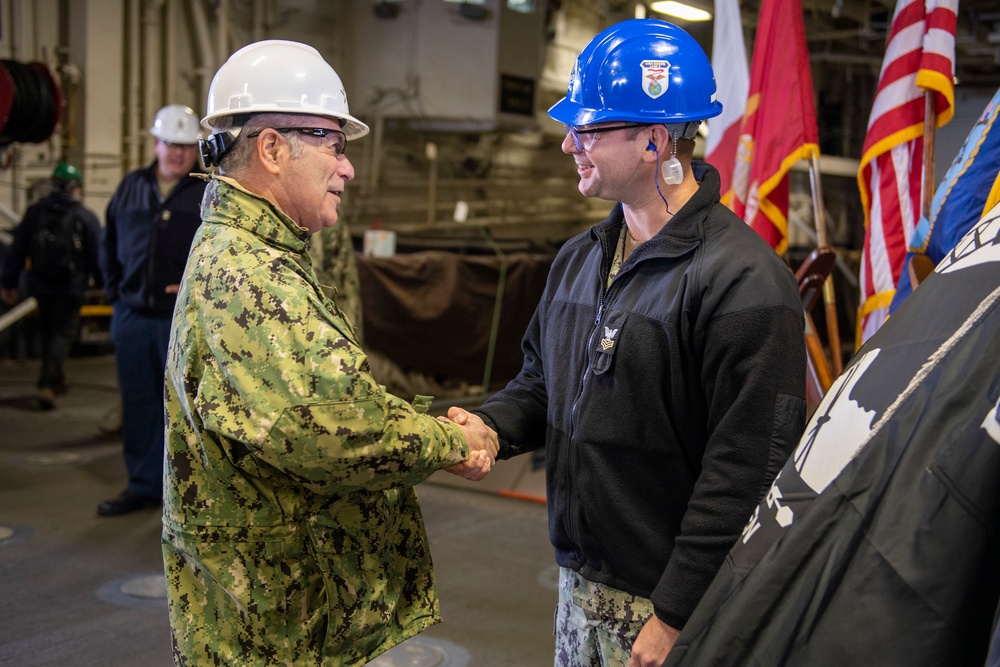 Vice Adm. Kitchener Visits USS Essex (LHD 2)