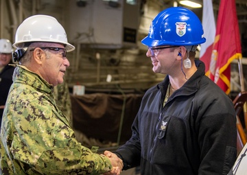 Vice Adm. Kitchener Visits USS Essex (LHD 2)