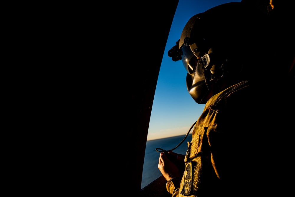 5-159th AR flies UH-60 Black Hawk over Tampa