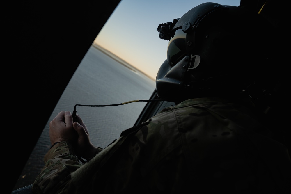 5-159th AR flies UH-60 Black Hawk over Tampa