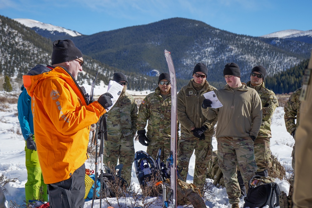 220th Military Police Company Train on Winter Search and Rescue Operations