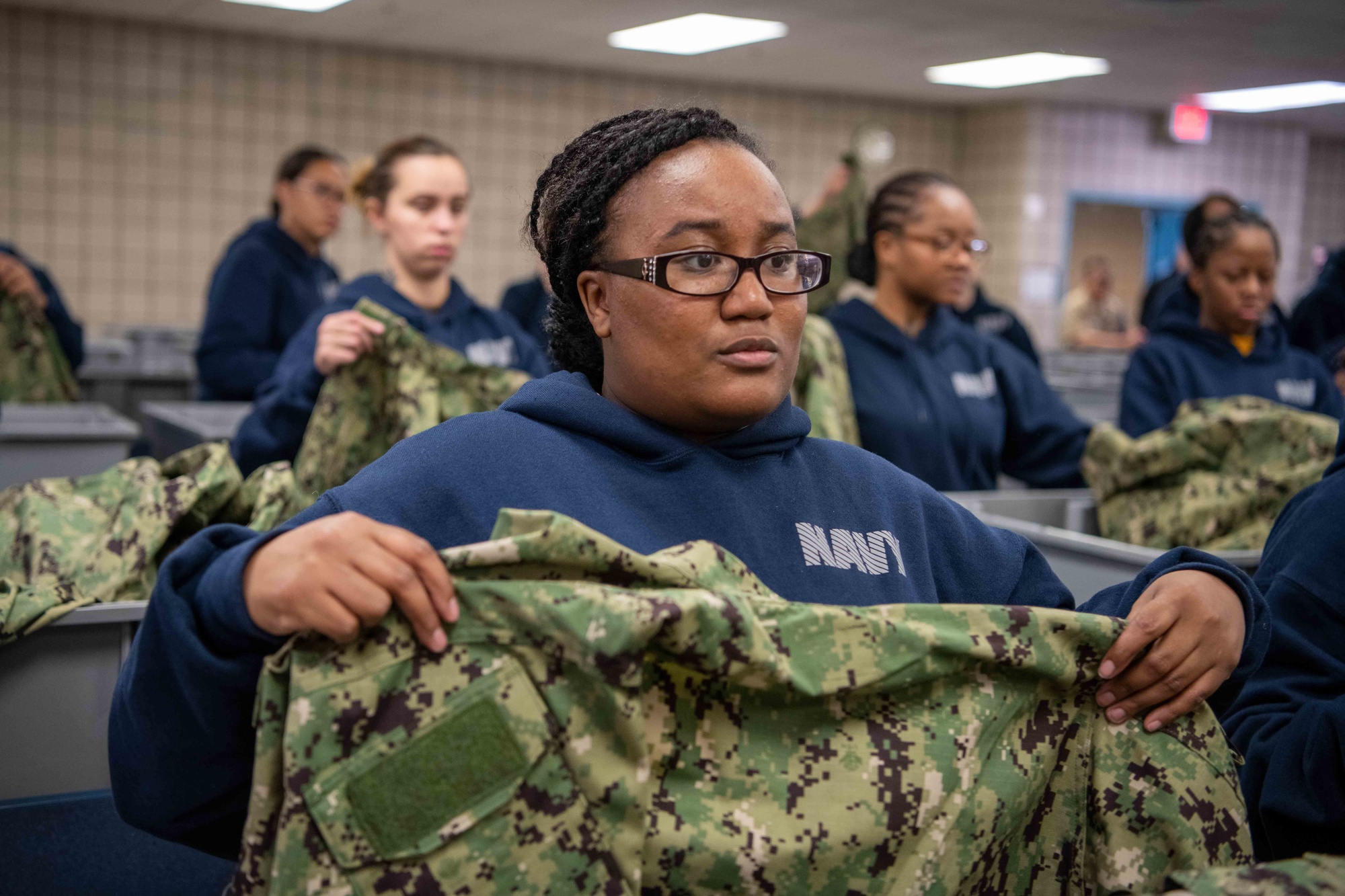 DVIDS Images U.S. Navy recruits receive uniforms Image 1 of 4