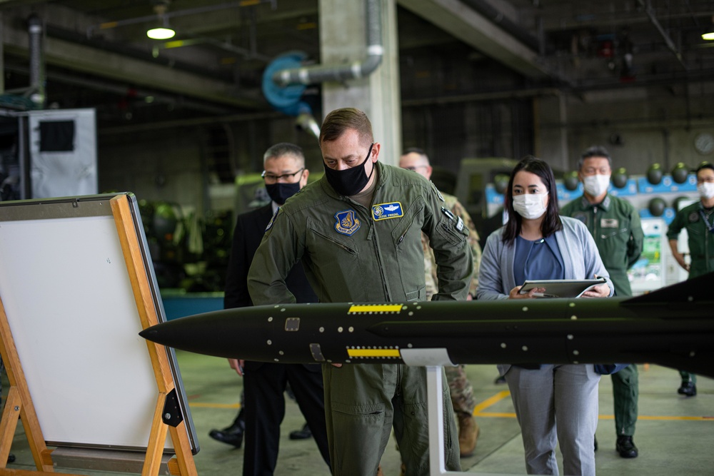 5th AF DCOM visits Okinawa