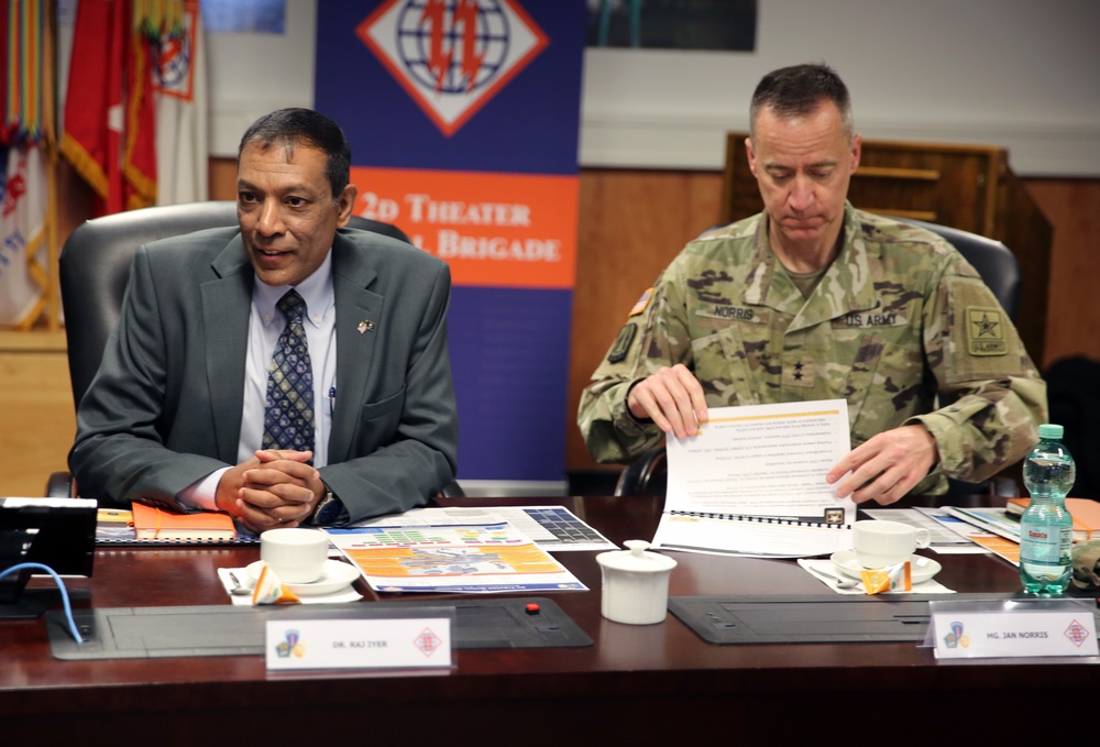 Army CIO visits 2d TSB