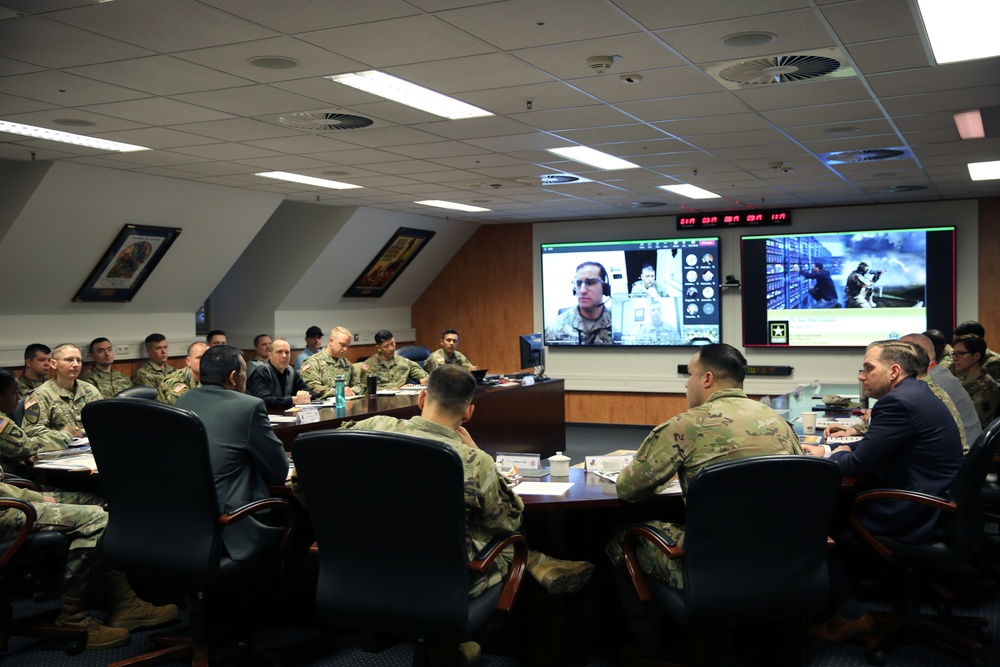 Army CIO visits 2d TSB