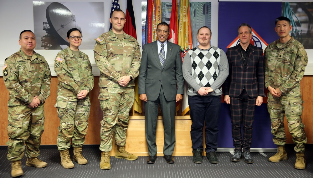 Army CIO visits 2d TSB