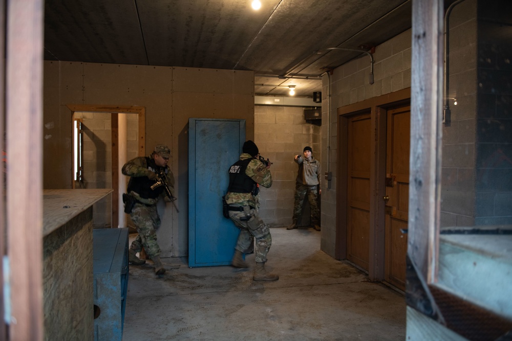 Practice Makes Professionals: Washington National Guard MPs train for active shooter situation