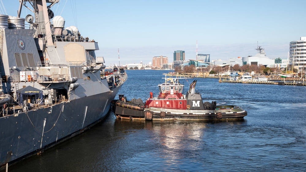 USS Laboon (DDG 58) Conducts Emergent Docking