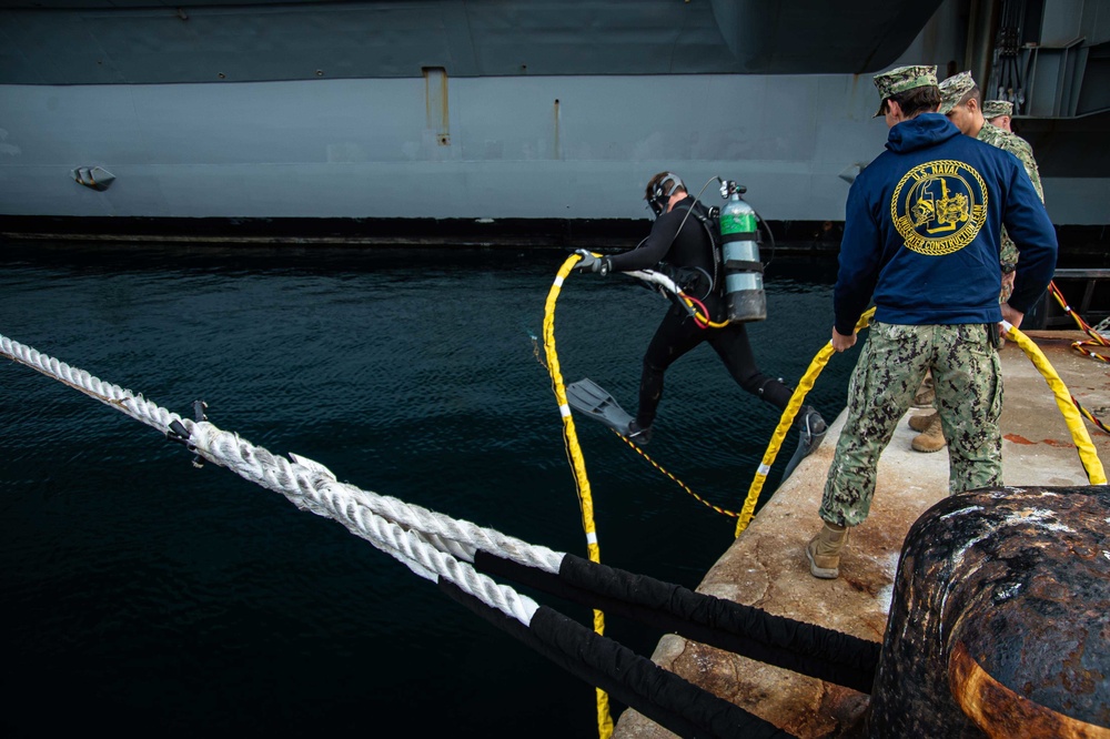 Navy Divers Receive Practical Training Aboard USS George H.W. Bush (CVN 77)