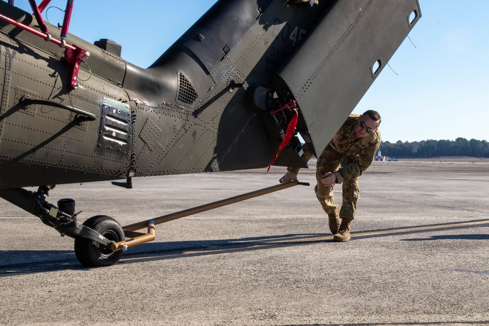 3rd Combat Aviation Brigade Soldiers Conduct Joint Air Load Training