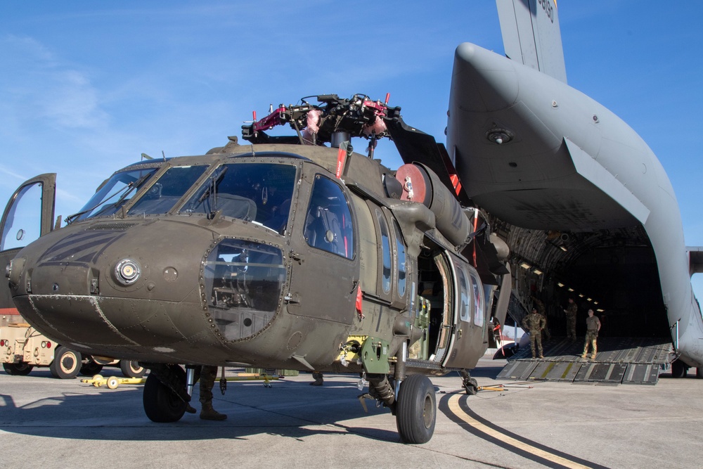 3rd Combat Aviation Brigade Soldiers Conduct Joint Air Load Training