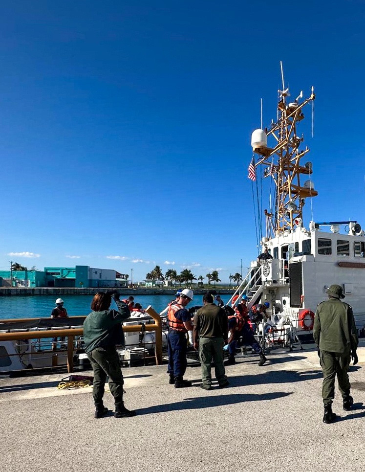 Coast Guard transfers 17 people to the Bahamas