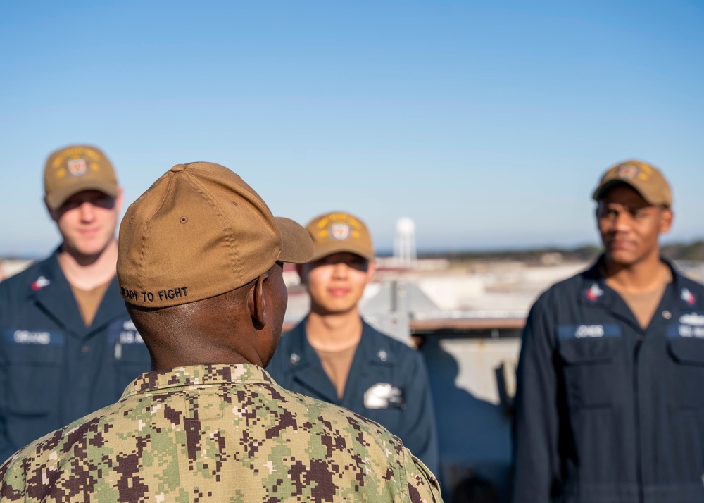 Commander, U.S. 2nd Fleet Visits USS Carter Hall