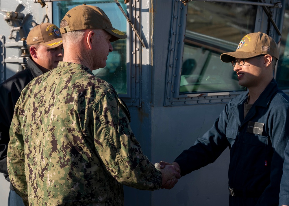 Commander, U.S. 2nd Fleet Visits USS Carter Hall