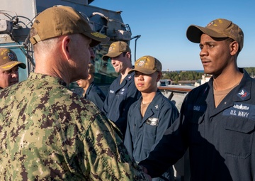 Commander, U.S. 2nd Fleet Visits USS Carter Hall