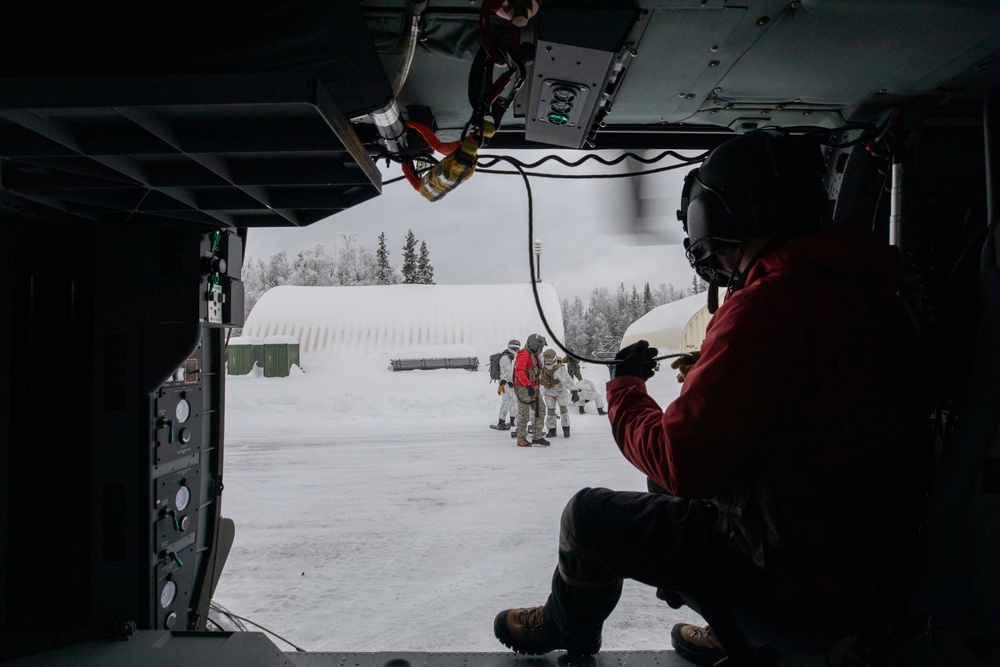 Alaska Army Guard aviators train with Special Tactics Airmen