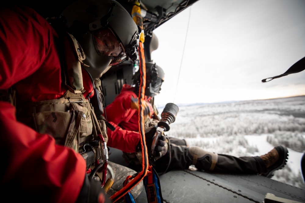 Alaska Army Guard aviators train with Special Tactics Airmen