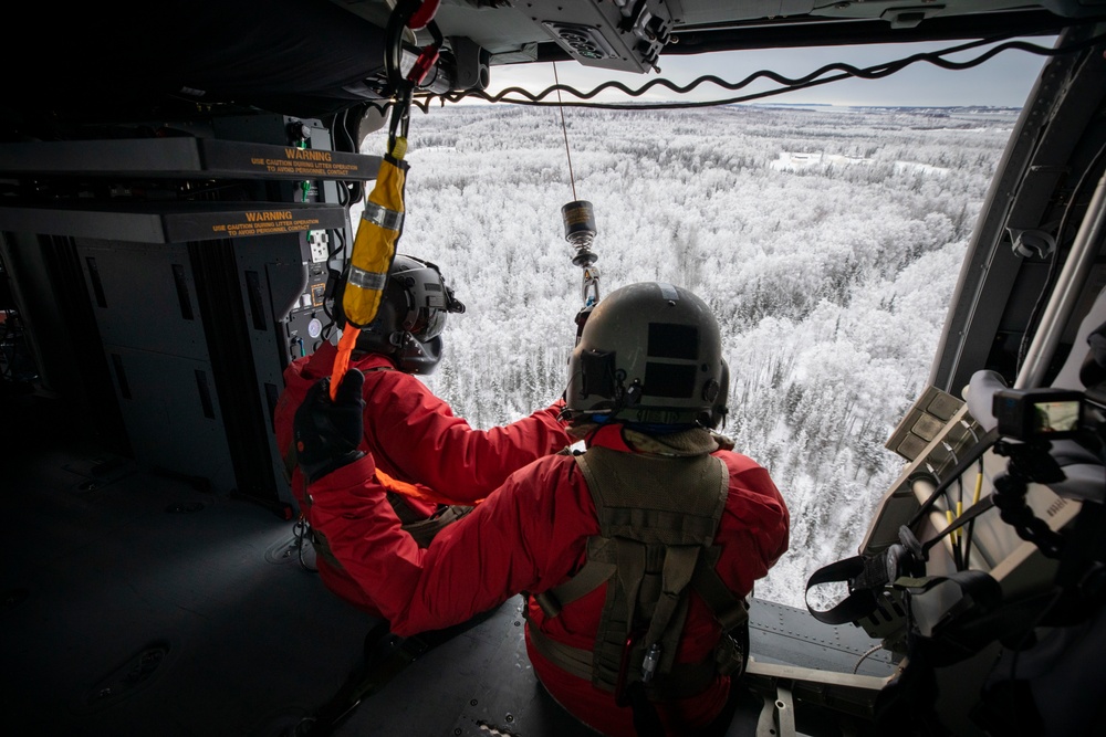 Alaska Army Guard aviators train with Special Tactics Airmen