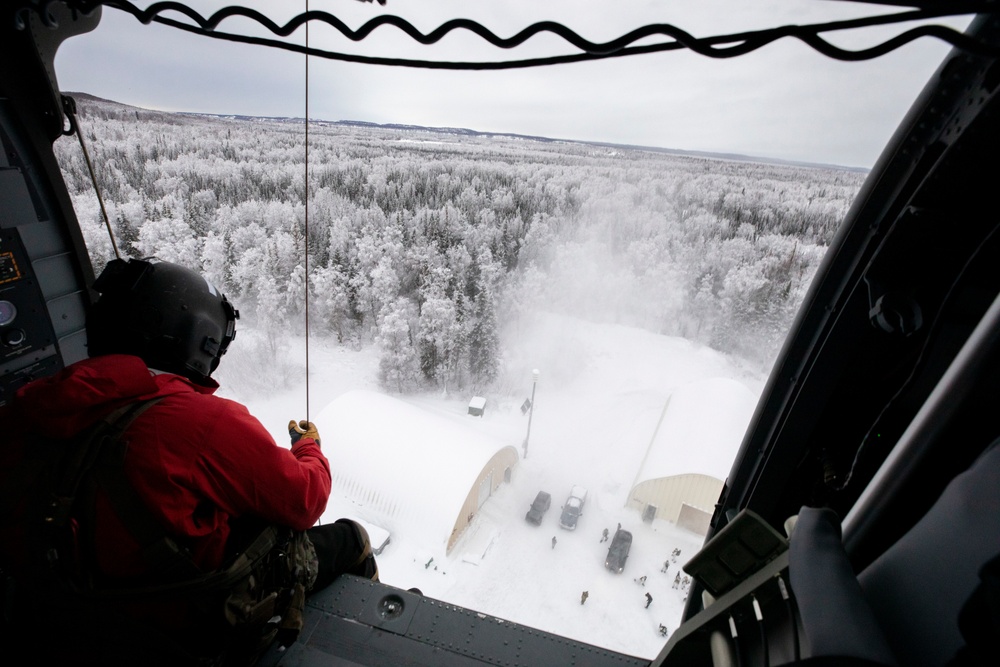 Alaska Army Guard aviators train with Special Tactics Airmen