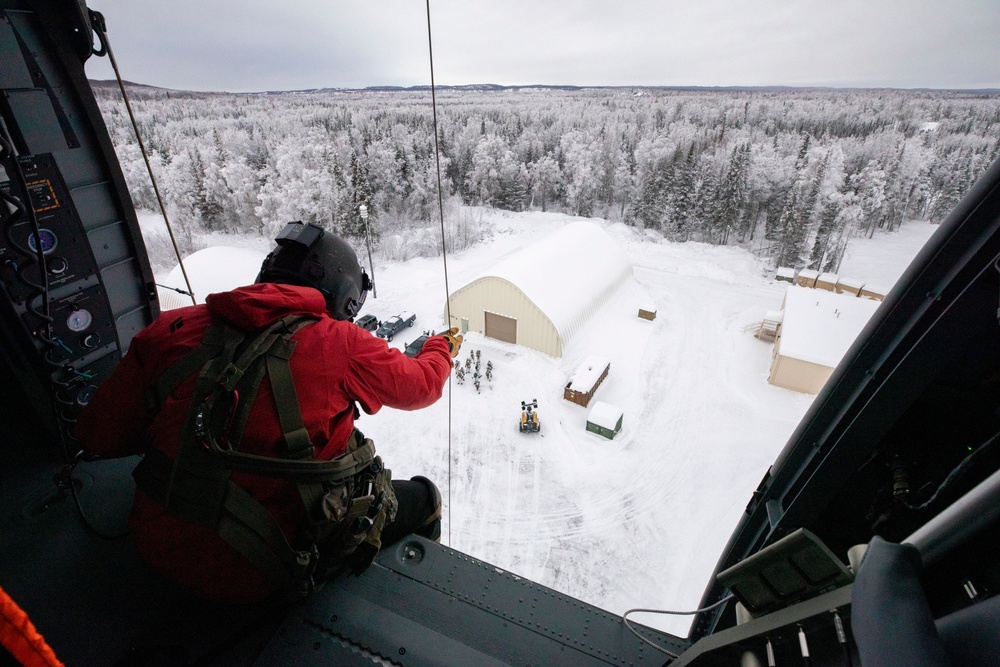 Alaska Army Guard aviators train with Special Tactics Airmen