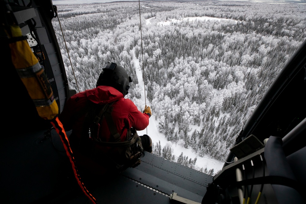 Alaska Army Guard aviators train with Special Tactics Airmen