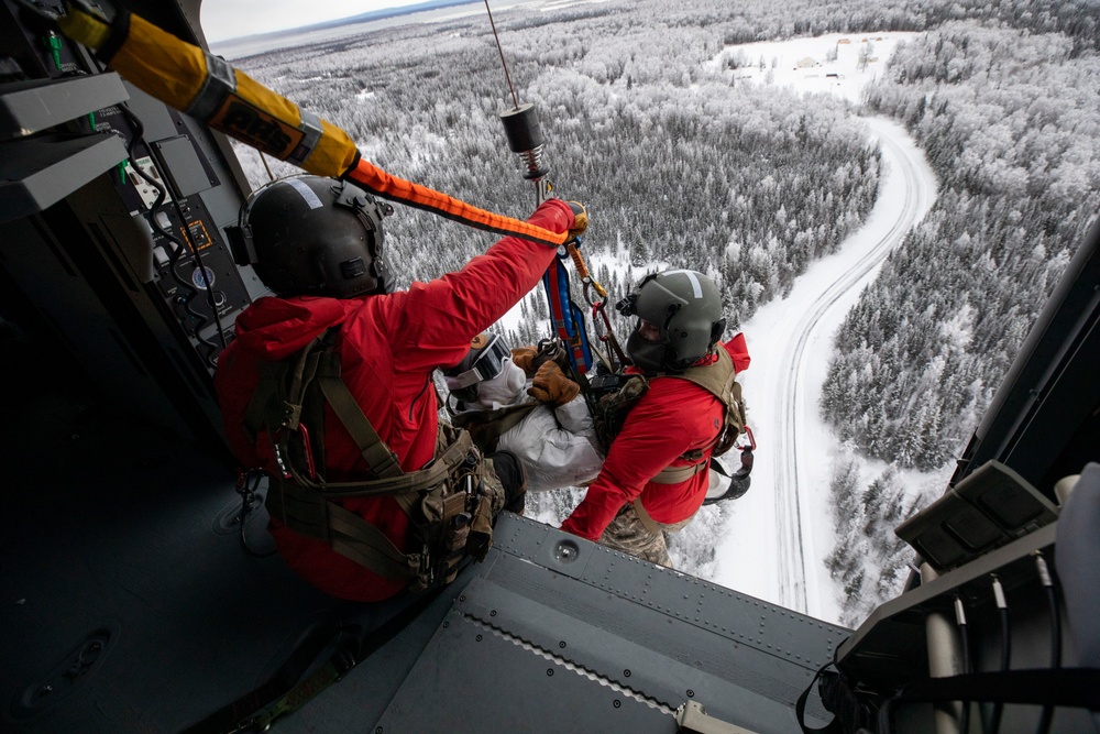 Alaska Army Guard aviators train with Special Tactics Airmen