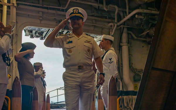 Logistics Group Western Pacific/Task Force 73 visits Makin Island