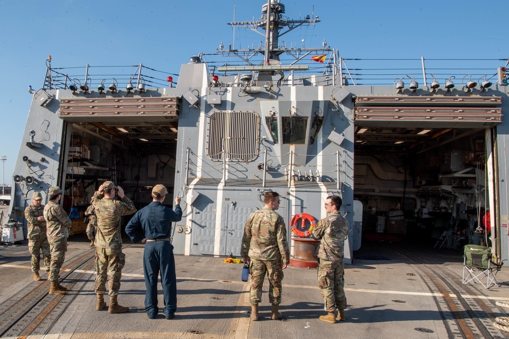 Airmen Tour NAvy Ship