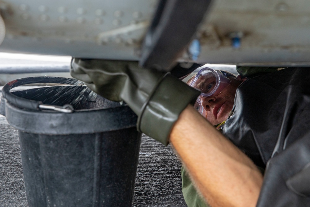 13th MEU VMM 362 Flight Line Maintenance aboard USS Anchorage