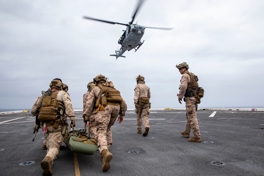 Dvids - Images - Hoist Ops On Uss Anchorage [image 5 Of 5]