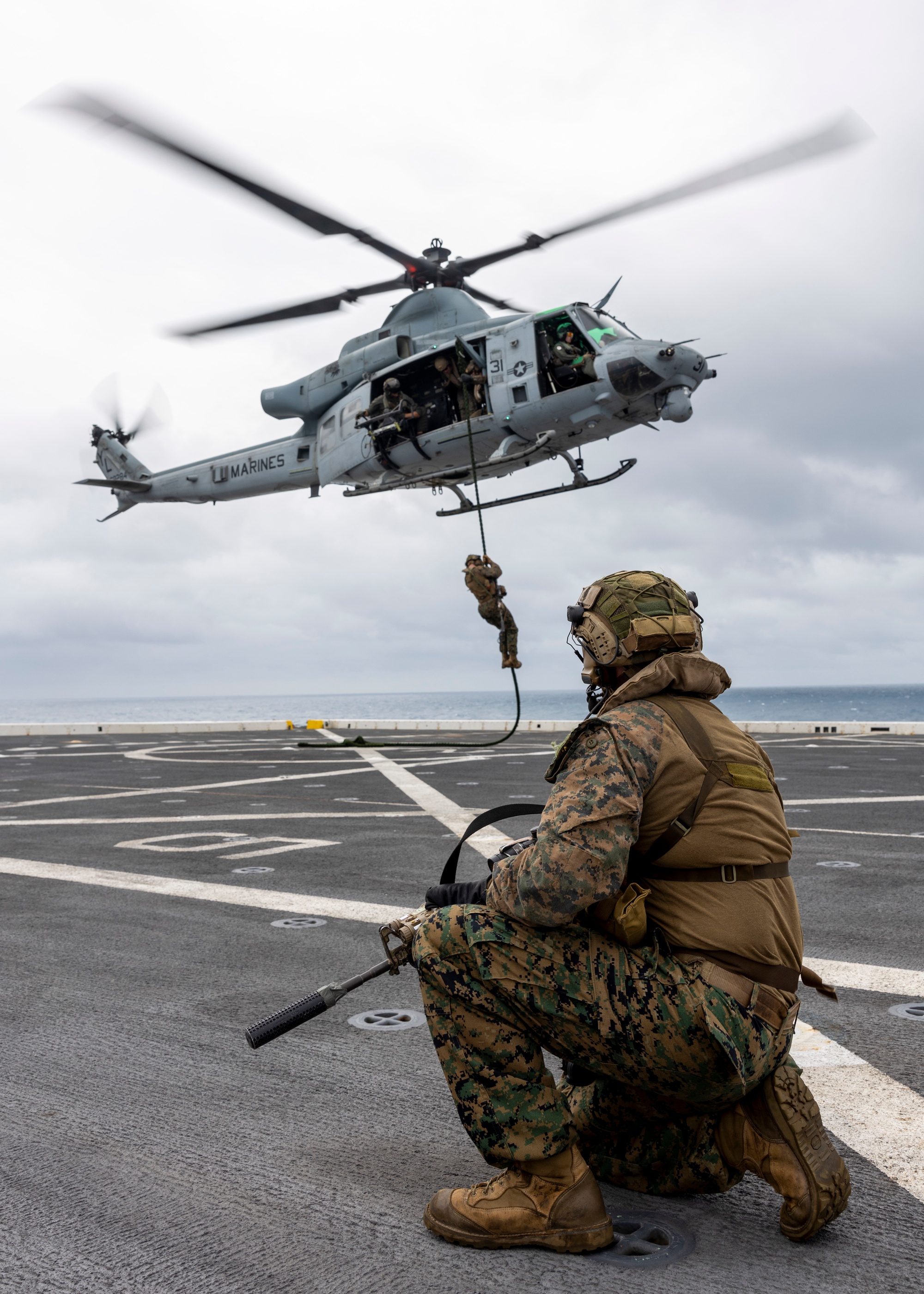 USS Anchorage Sailors and Marines Strengthen Partnership with