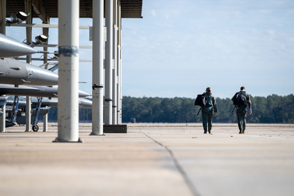 Shaw mobilizes jets, integrates with joint mission generation exercise