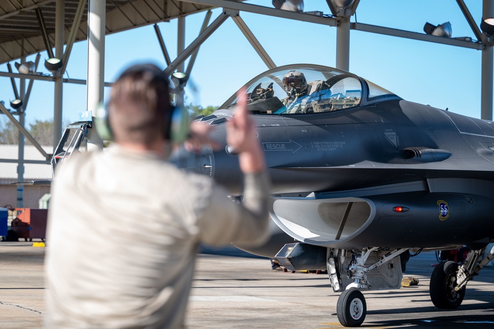 Shaw mobilizes jets, integrates with joint mission generation exercise