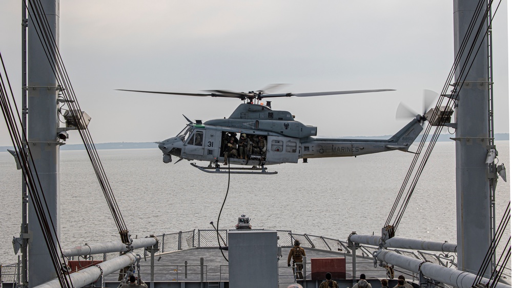 26th MEU conducts fast rope familiarization during VBSS training