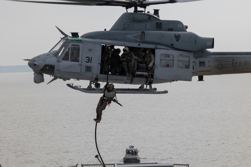 26th MEU conducts fast rope familiarization during VBSS training