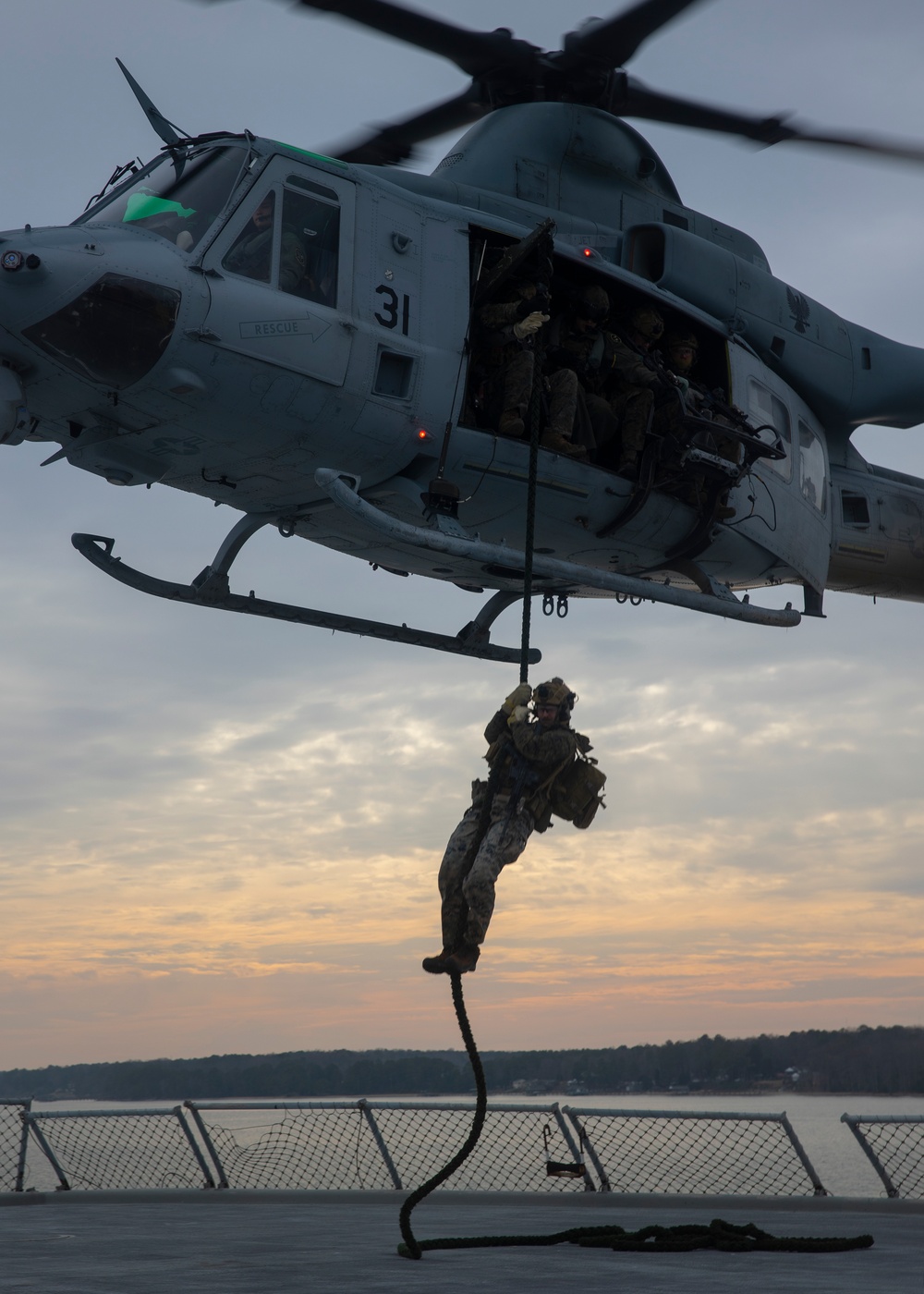 26th MEU conducts fast rope familiarization during VBSS training