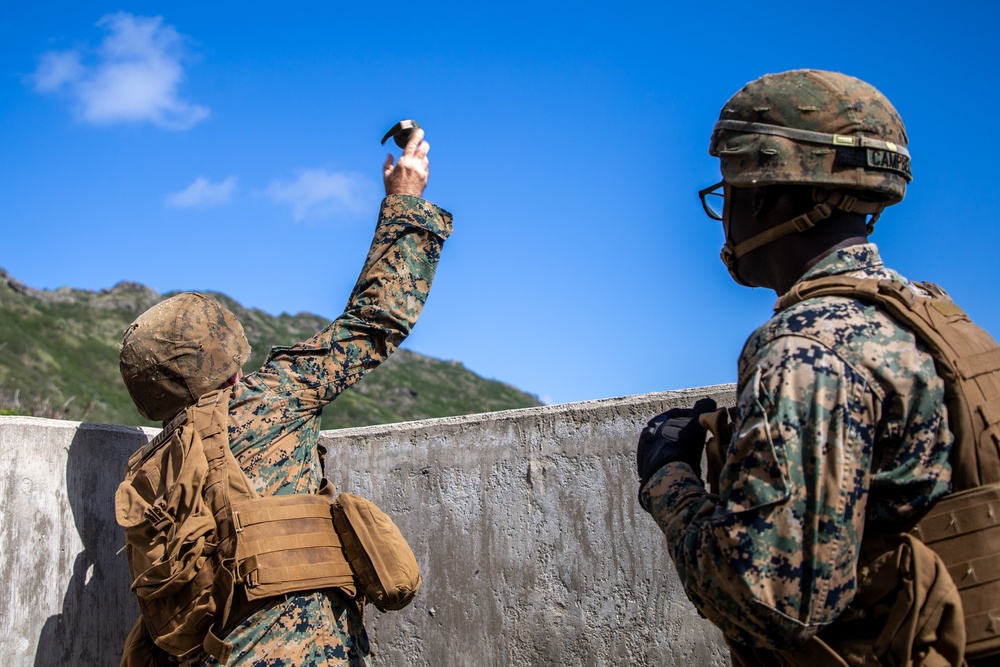 1/12 conducts live-fire range