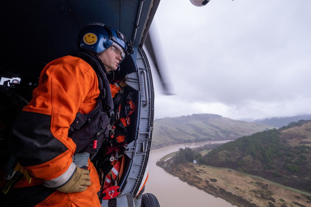 Coast Guard Air Station Astoria crew deploys to Russian River during Northern California floods