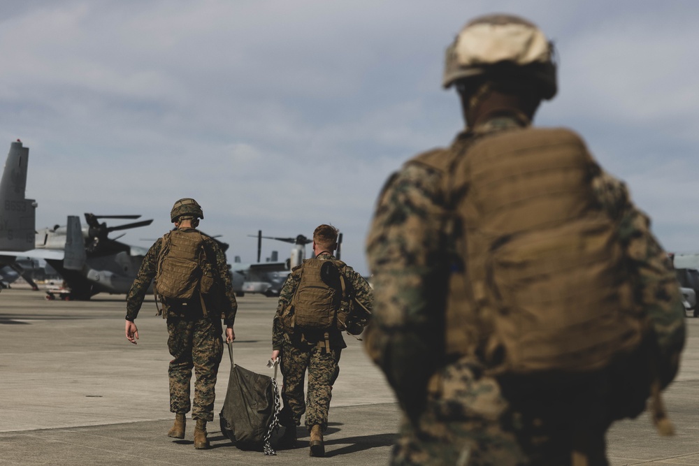 26th MEU’s Golden Eagles and Logistics Combat Element execute Helicopter Support Training