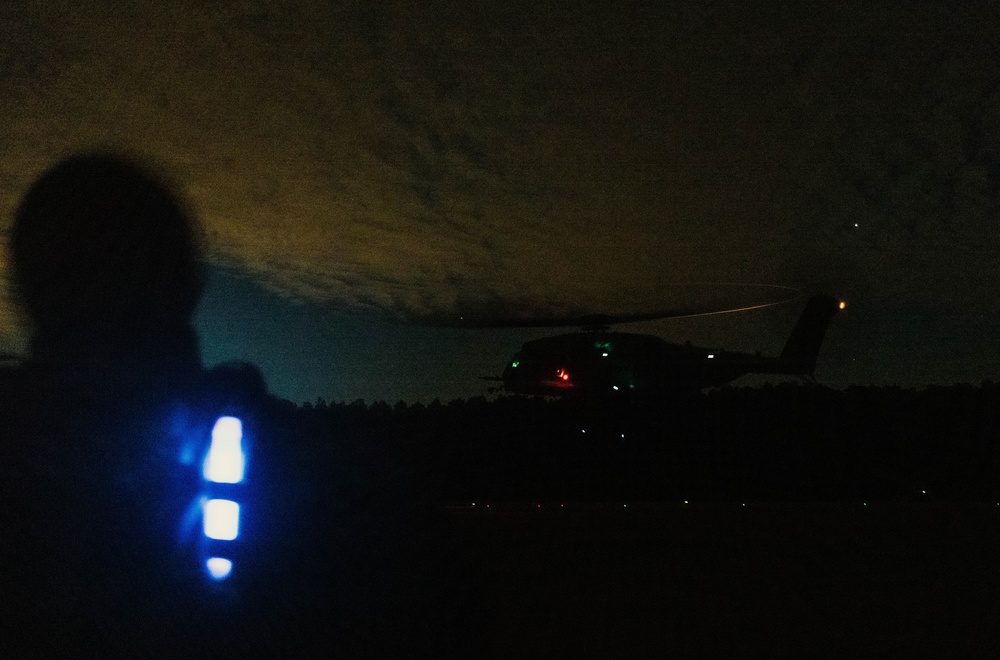 26th MEU’s Golden Eagles and Logistics Combat Element execute Helicopter Support Training