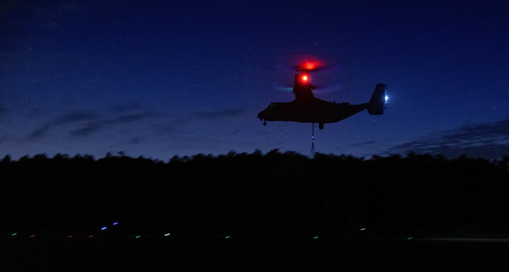 26th MEU’s Golden Eagles and Logistics Combat Element execute Helicopter Support Training
