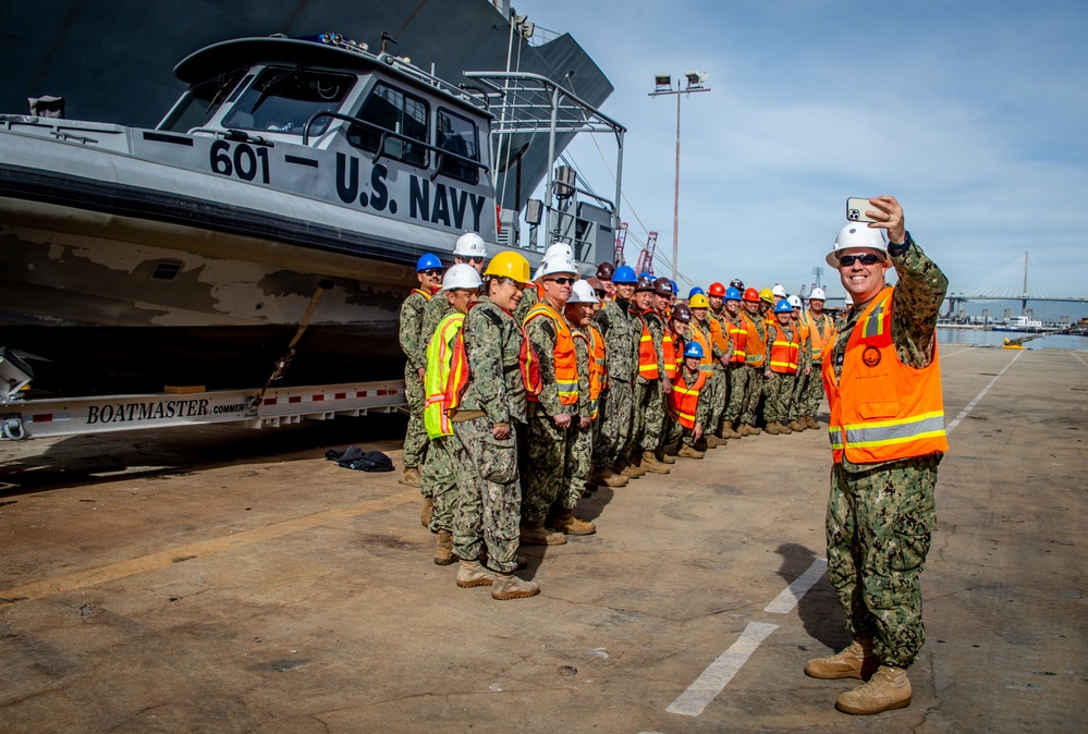 MSRON 11 and NCHB 14 Conduct Lift On-Lift Off (LO-LO) Training