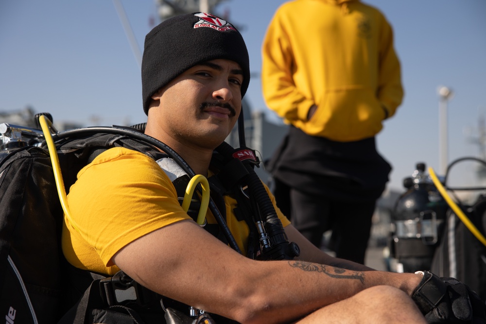 511th Engineer Dive Detachment conduct vessel inspection